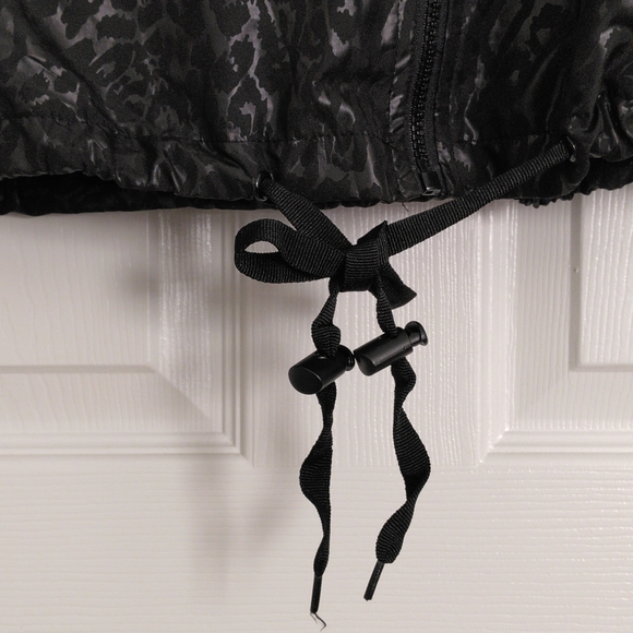 Zyia Active Medium Black Animal Print Lightweight Mesh Windbreaker Jade Jacket - Picture 7 of 16